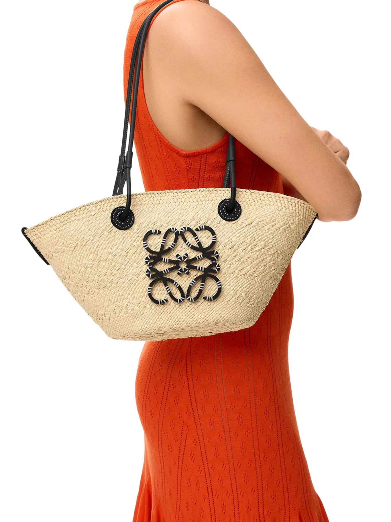 SMALL ANAGRAM BASKET BAG IN IRACA PALM AND CALFSKIN - Image 3