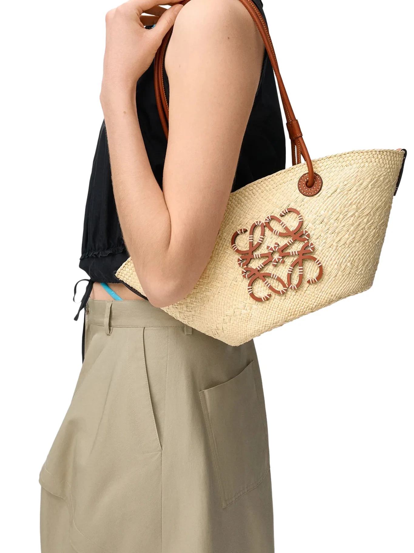 SMALL ANAGRAM BASKET BAG IN IRACA PALM AND CALFSKIN - Image 2